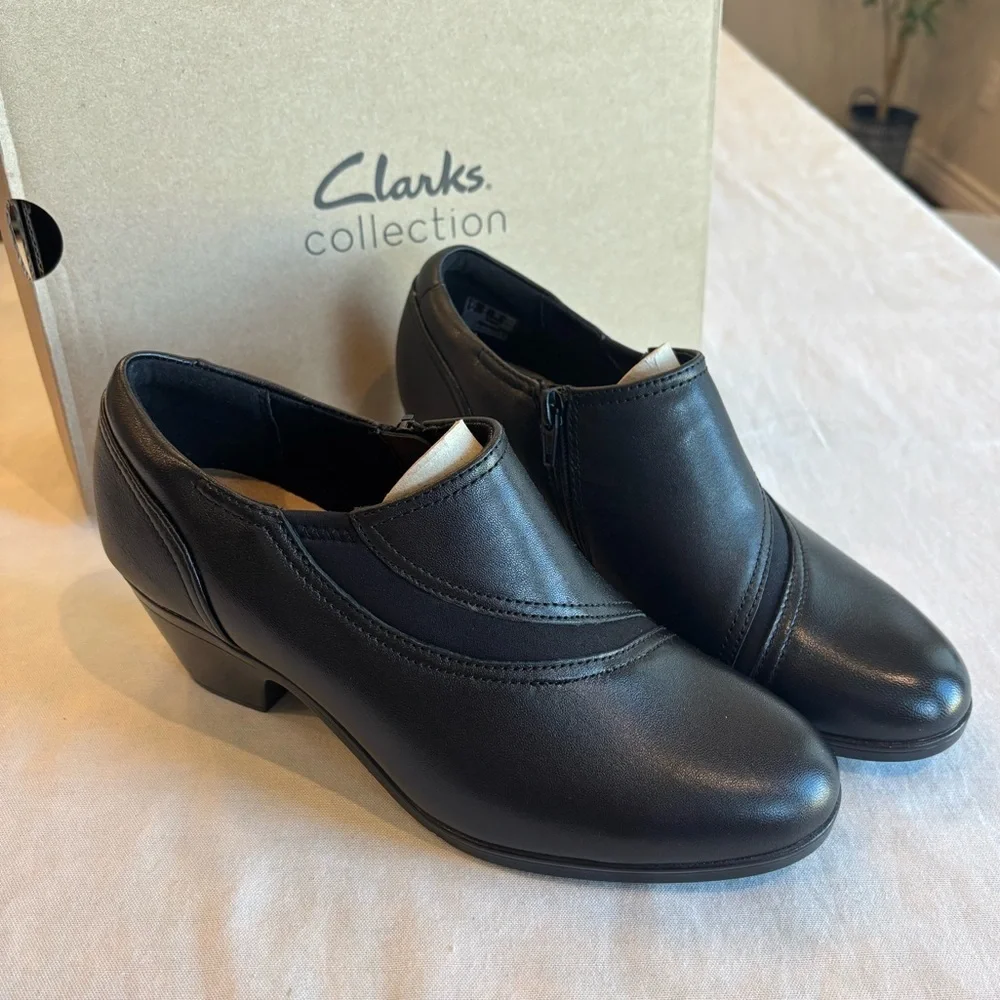 Clarks Collection Black Leather Heeled Loafers 8W Wide Comfort